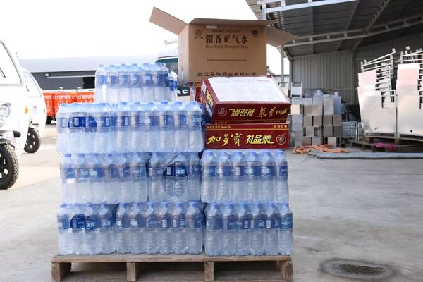 乾港集團(tuán)高層慰問(wèn)一線員工 乾港集團(tuán)高層慰問(wèn)一線員工