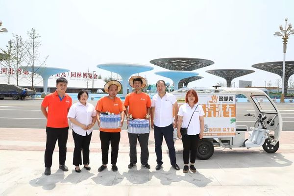 乾港集團(tuán)高層慰問(wèn)一線員工 乾港集團(tuán)高層慰問(wèn)一線員工