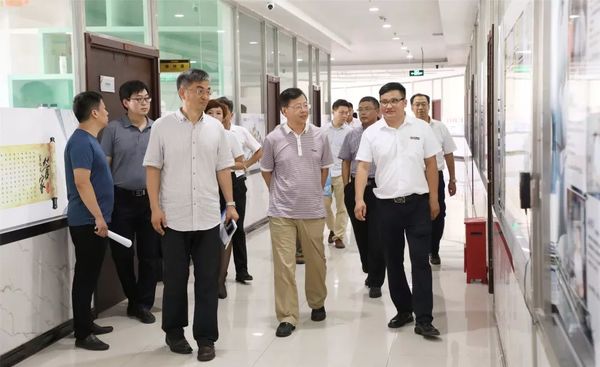 海港區(qū)政府領(lǐng)導參觀乾港集團