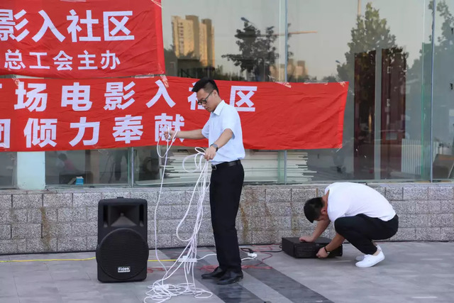 百場(chǎng)電影進(jìn)社區(qū)